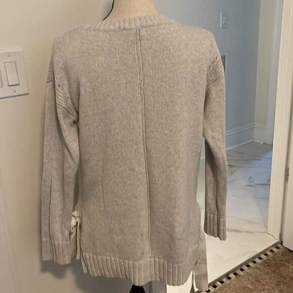 Cute soft cotton Ann Tyalor sweater. - Picture 6 of 6